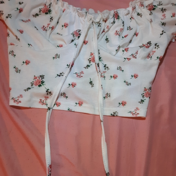Flower crop top♡ - Picture 4 of 4